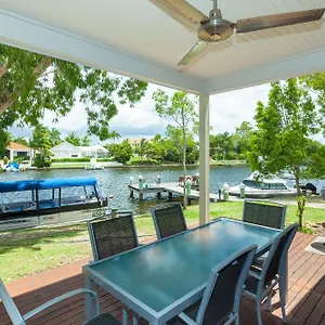 Noosa Entrance Waterfront 4*, Noosaville Australia