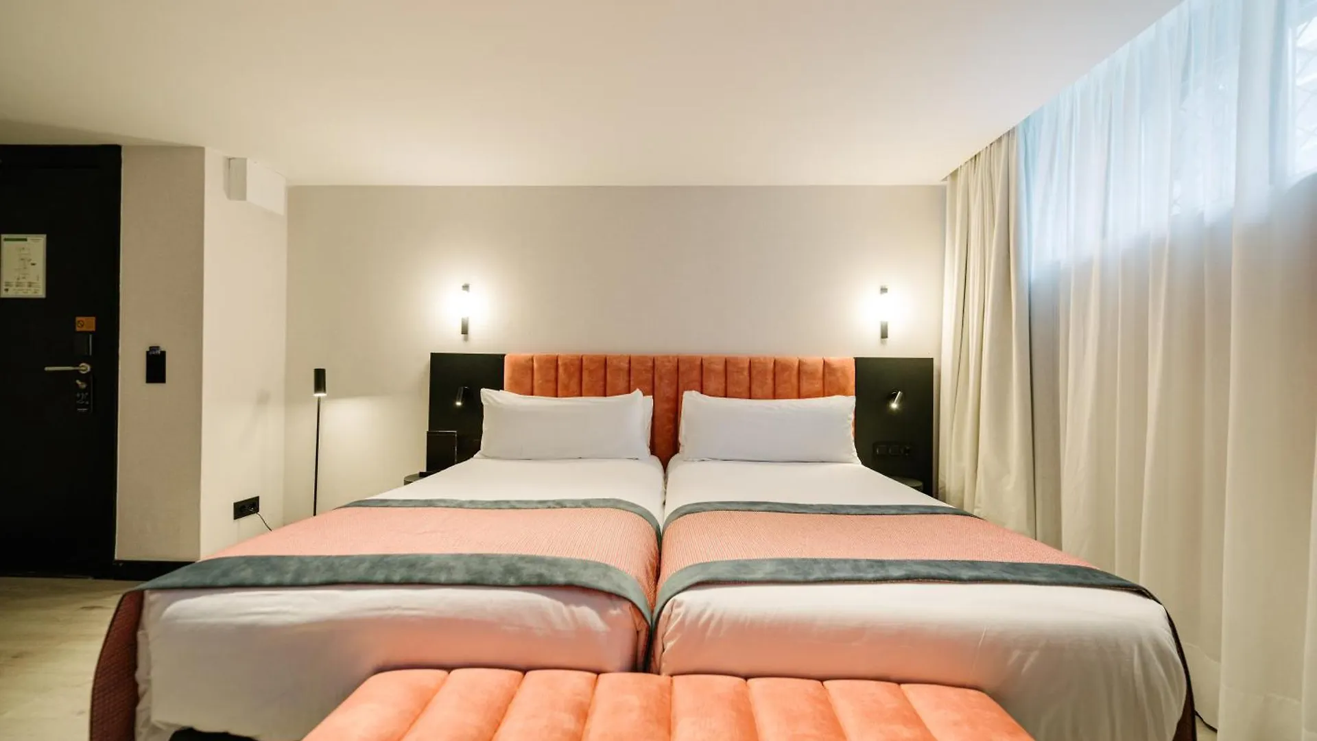 Catalonia Vondel Amsterdam Hotel 4*,  Nederland
